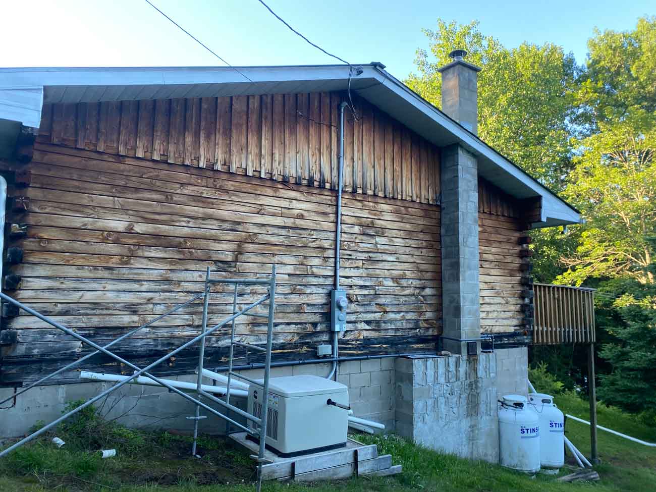 Log cabin before sandblasting. Lots of water stains